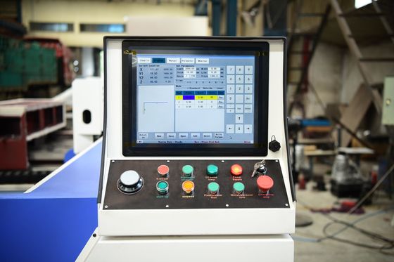 เครื่องมือตัดเครื่องเซาะร่อง CNC V สองด้าน แผ่นโลหะไฮดรอลิก 1250 Mm