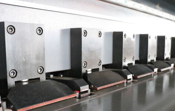 เครื่องตัด CNC แผ่นโลหะ 1250x6000Mm, เครื่องเซาะร่อง V แนวตั้ง UV 0.4mm