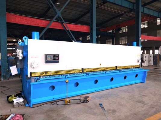 เครื่องตัดไฮดรอลิก CNC 12mm เครื่องตัดไฟฟ้า 6000mm